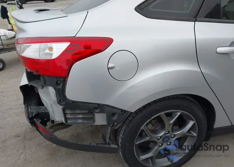 2014 Ford Focus Se z USA, uszkodzony, nr VIN 1FADP3F27EL337204